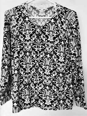Charter Club Woman Size 0X Black & White Damask-Print Long Sleeve Top